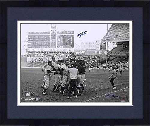 מסגר יוגי ברה ניו יורק ינקי חתימה בתצלום חגיגה 16 x 20 עם חתימת צלם - תמונות MLB עם חתימה
